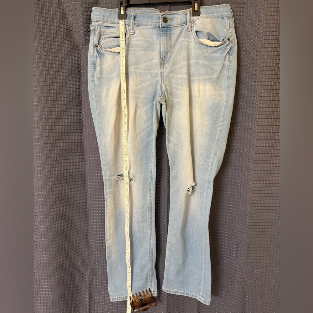Levi's Classic Straight Leg Jeans in Light Blue